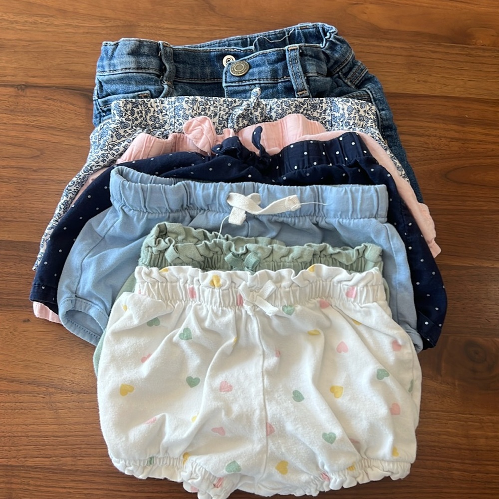 Bundle of 7 shorts size 9-12